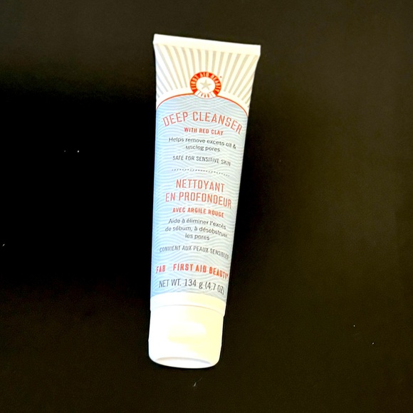 FIRST AID BEAUTY DEEP CLEANSER WITH RED CLAY - Picture 3 of 5